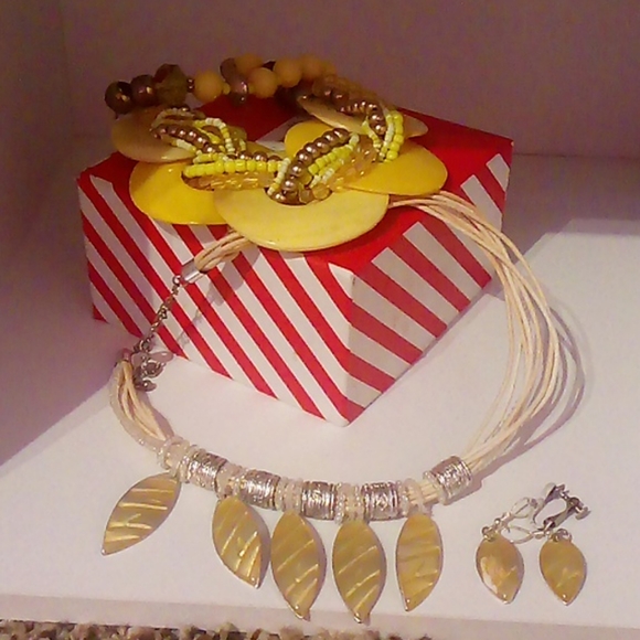 Yellow necklaces and necklace set - Picture 1 of 1